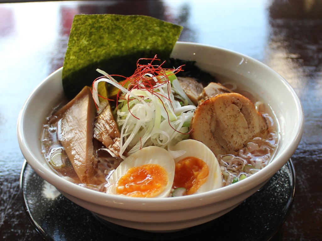 ぜんぶ入り海老塩ラーメン！郡山市「麺屋すずらん」
