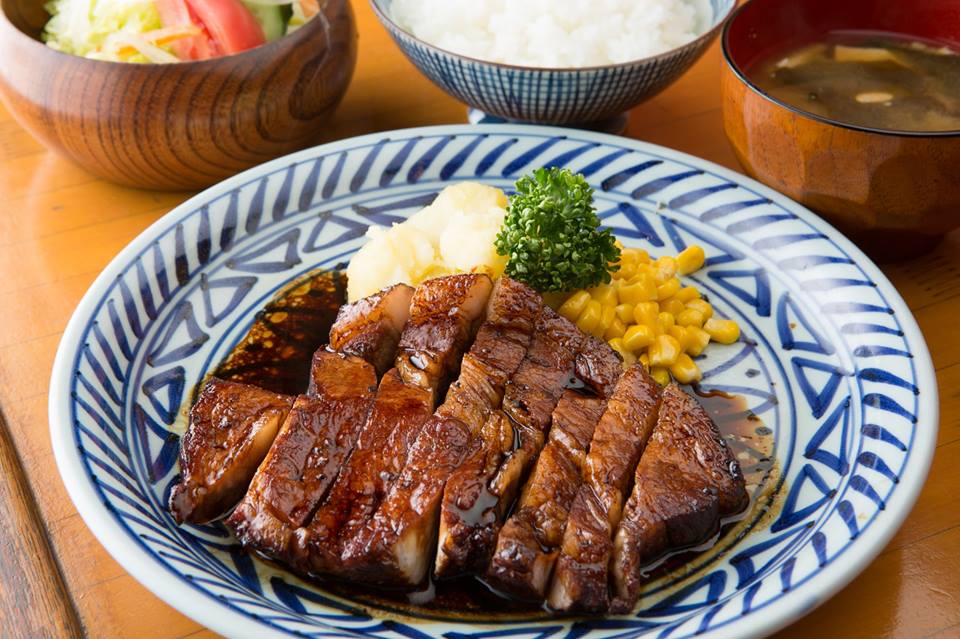 シンプルな味付けに素材の良さが生きた、老舗店「源氏」の名物ポークソテー(郡山駅前)