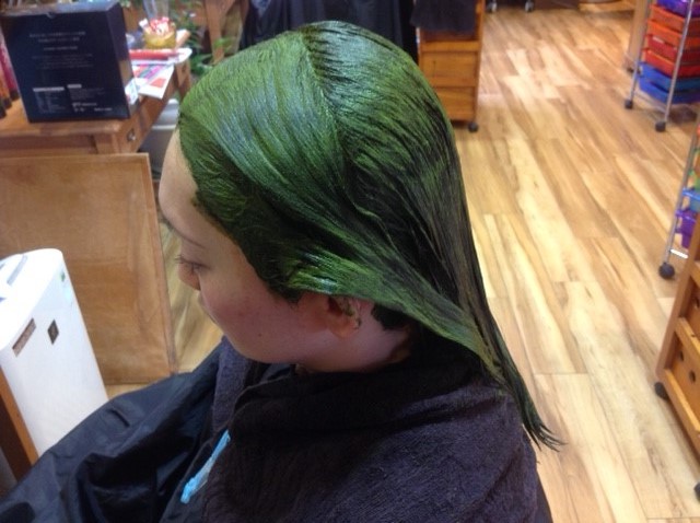 白髪でお悩みの方必見 白髪染め グレイカラーで評判な郡山の美容室といえばココ