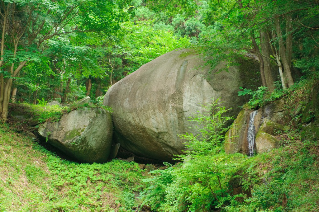 古代亀石（都路町）