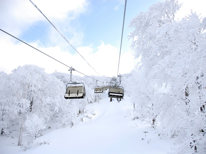 手ぶらでOK！「箕輪スキー場」でゲレンデデビュー♪
