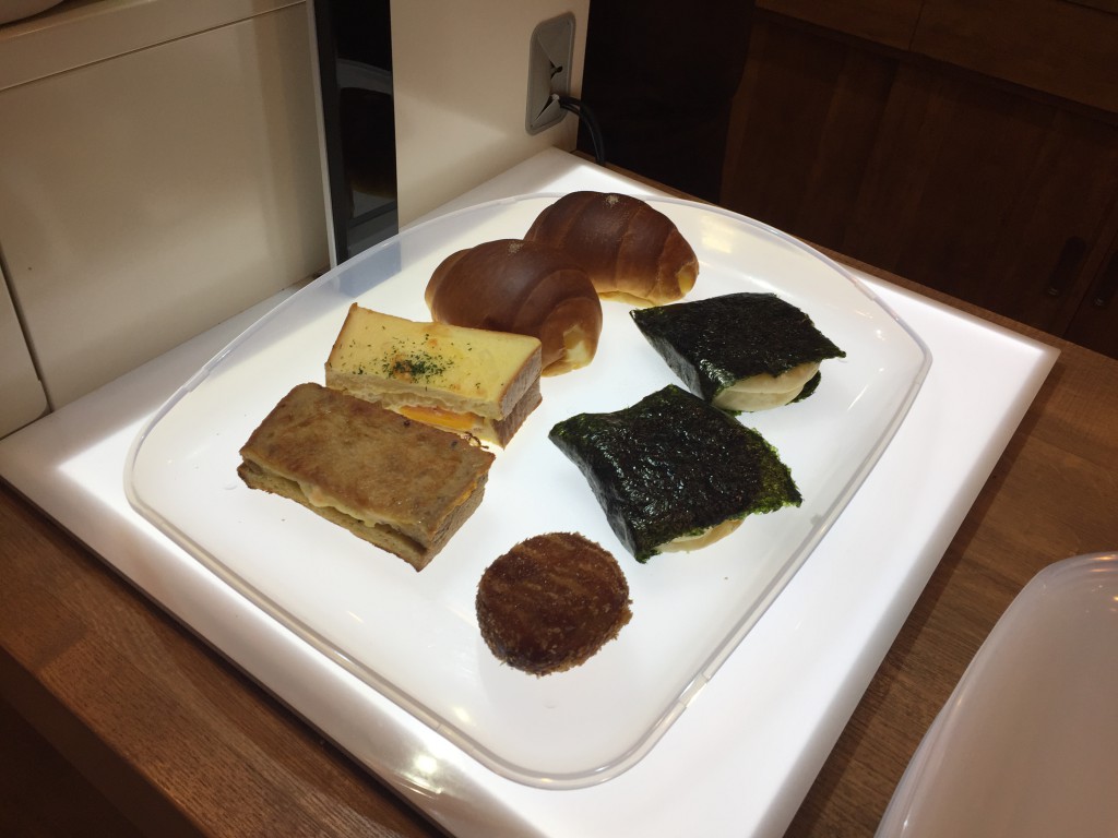 パンをスキャンするセルフレジ！？「ぐりむわーるど富田西店」で実際に体験してみた