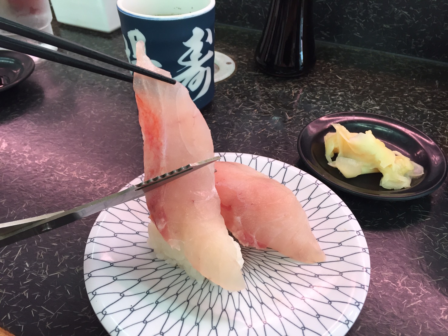 ネタの大きさが規格外！ arukuスタッフの茨城県那珂湊おさかな市場「市場寿し」食レポ