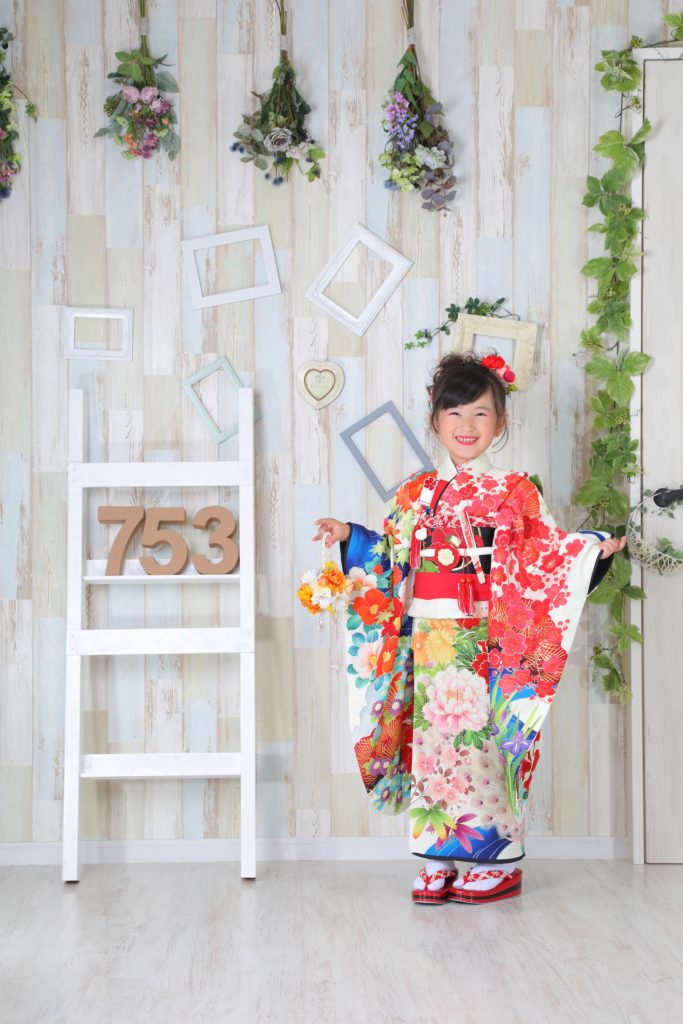 7月限定 フォトスタジオれいめい の七五三データ付きアルバムプラン 撮影 衣装 ヘアメイク料が無料の七五三早撮りキャンペーンも