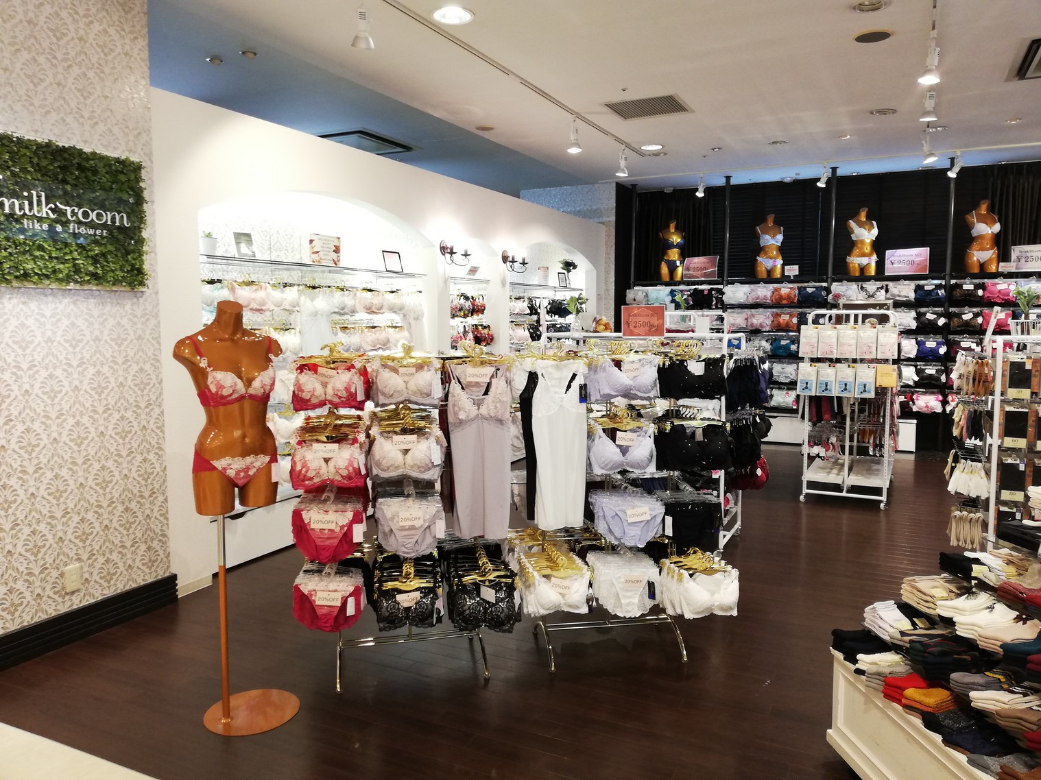 マイティーサークルMOLTI店に少し大人な「mighty circle milk room like a flower」が仲間入り♪