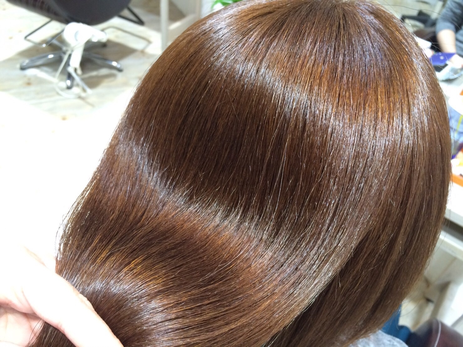 毛先まで光が反射するサラつや髪になれる！「hair station フルール」の新メニューCAREPROトリートメント