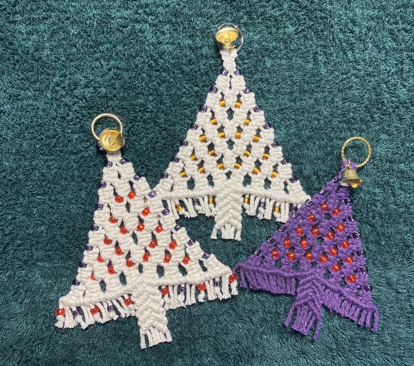 マクラメ編みでクリスマスツリー作り！