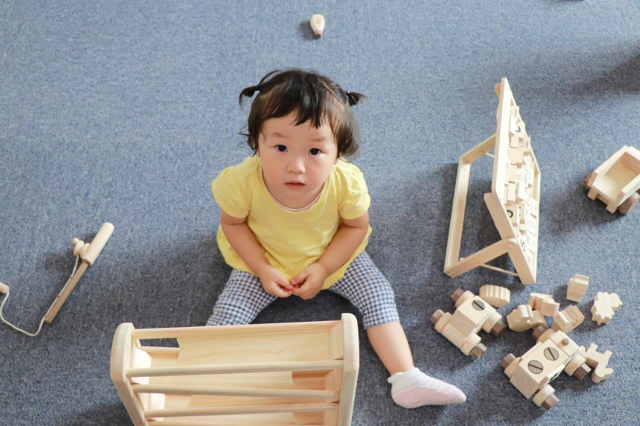 愛着を持ってずっと使いたくなる、子どもがほほ笑む「こむのき」クリスマスギフト
