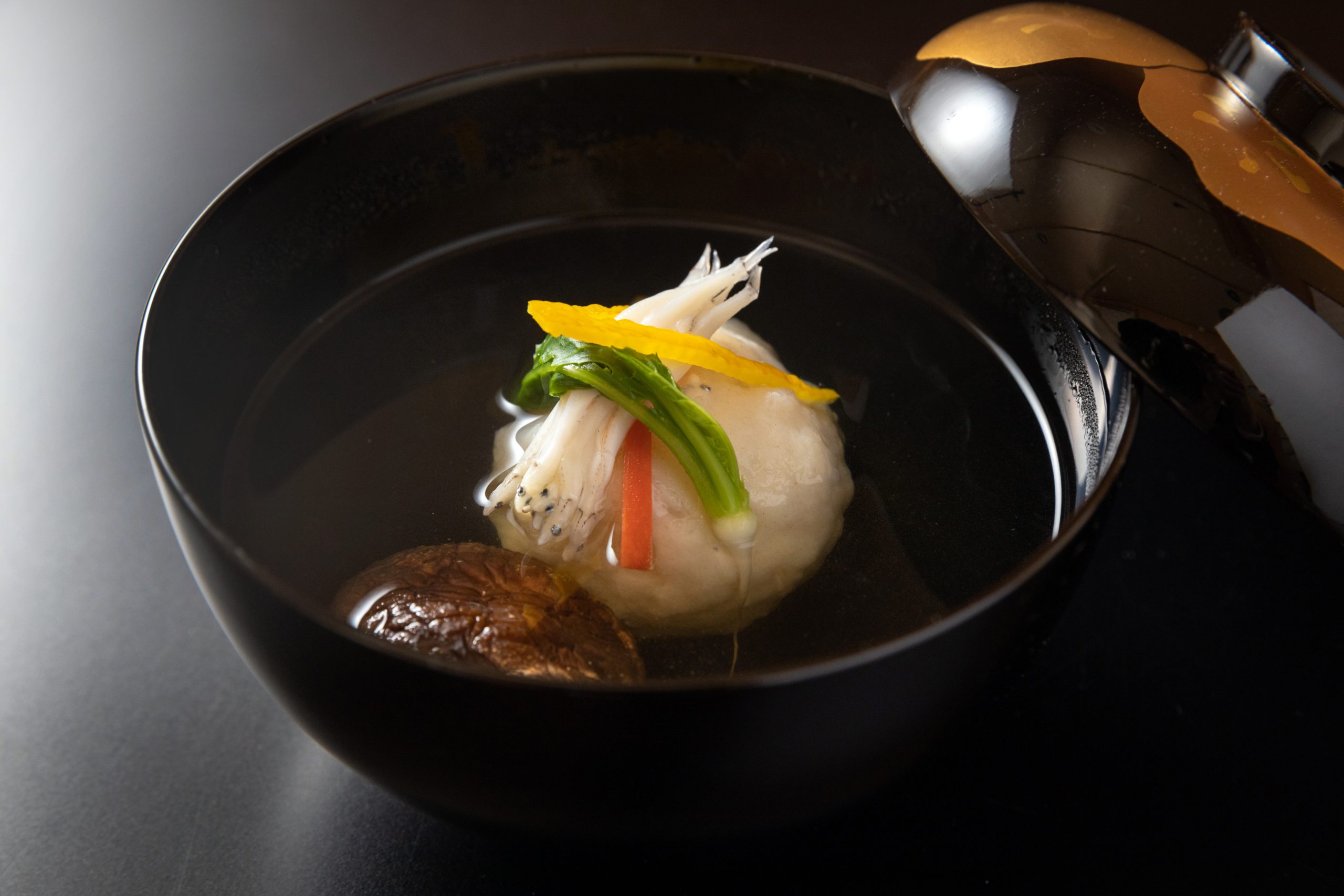 らん亭～美日庵～のレシピ「シラウオのしんじょうのお吸い物」