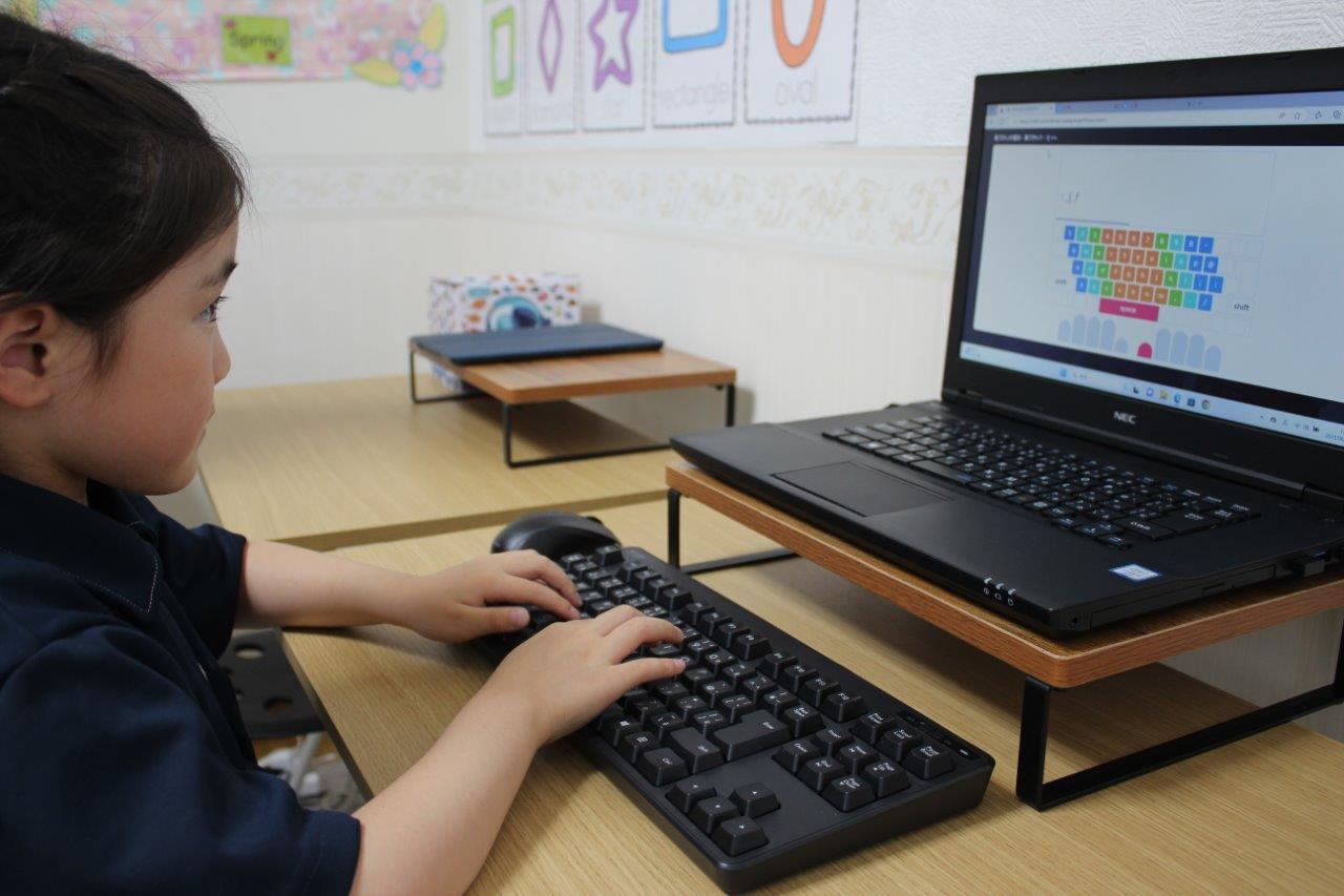 郡山市並木の「スティームスタジオ」で英語を楽しく、着実に学ぶ！新カリキュラム『タイピング英語®』がスタート♪