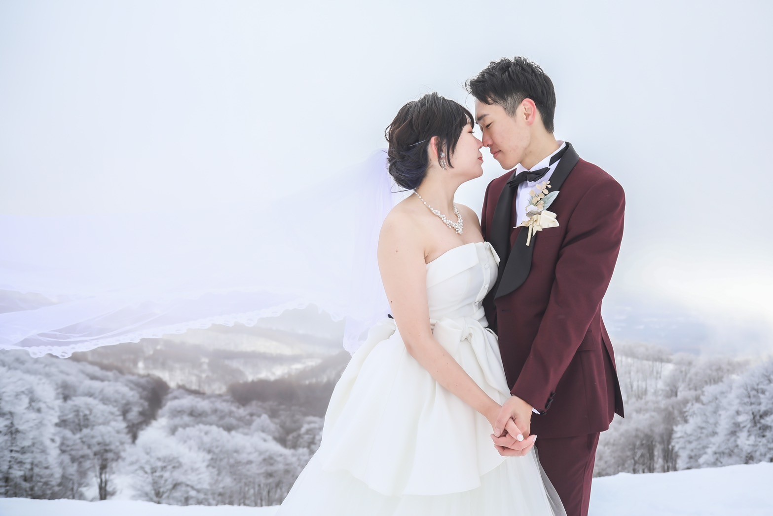雪山×スノボ×ウェディングフォト⁉真っ白なゲレンデをバックに一生物の想い出を残そう