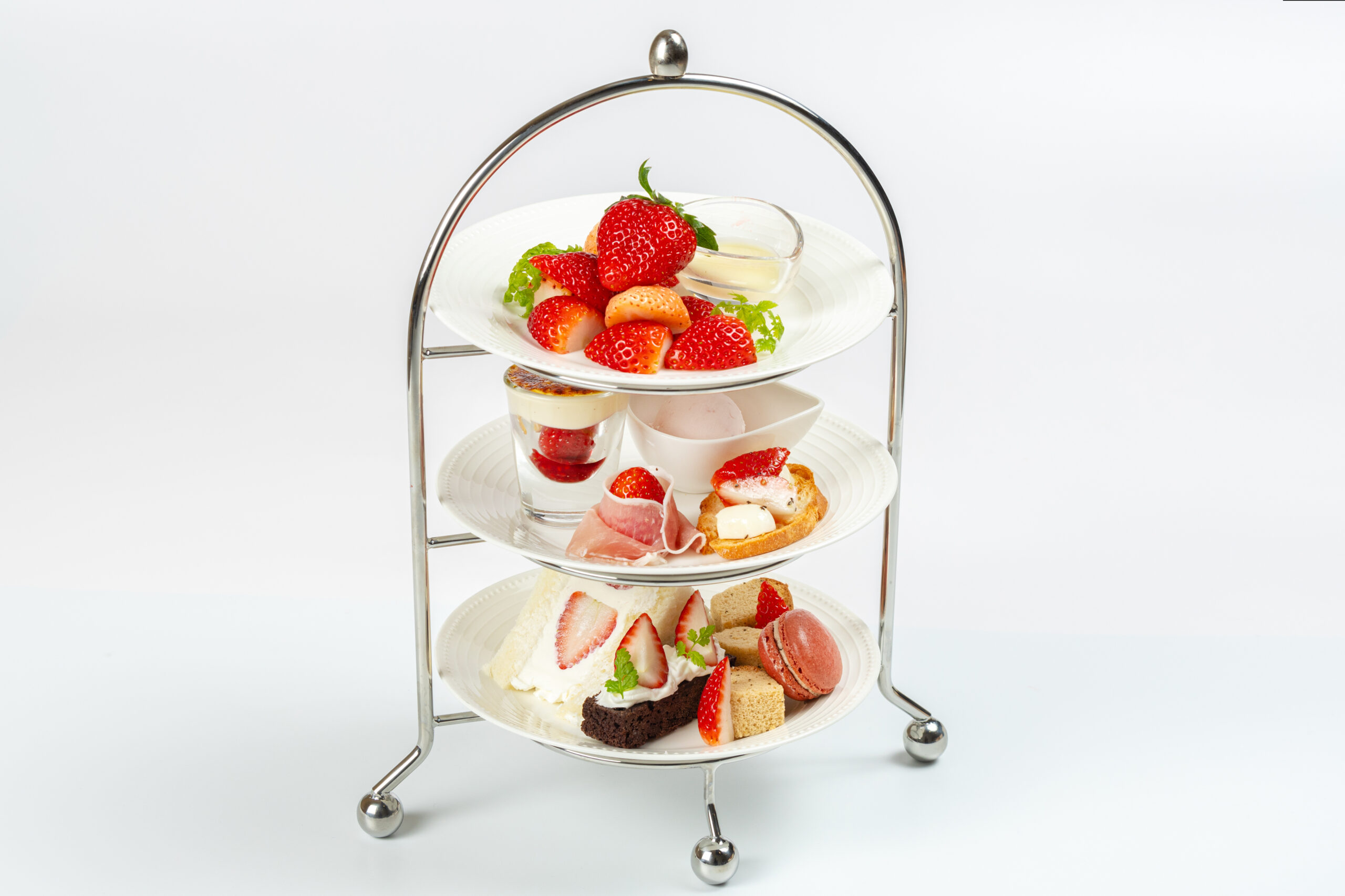 果物屋さんのストロベリー・アフタヌーンティ(数量限定)　2,090円