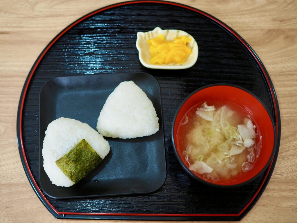 二本松市郭内に2025年3月オープン！おにぎりをメインとした定食屋『お食事処こめつぶ』