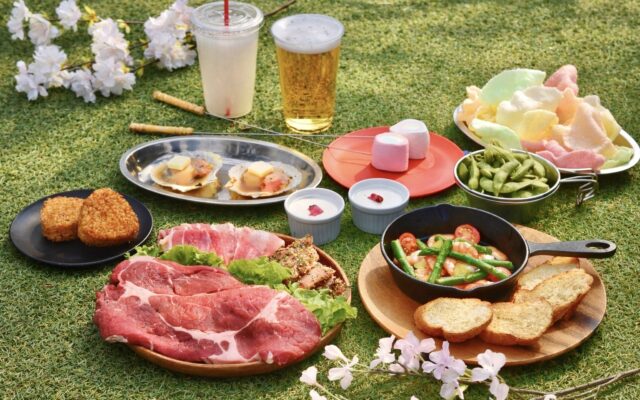 開成山BBQ GARDENのお花見BBQプラン2026｜満開の桜の下に並ぶBBQメニュー全景