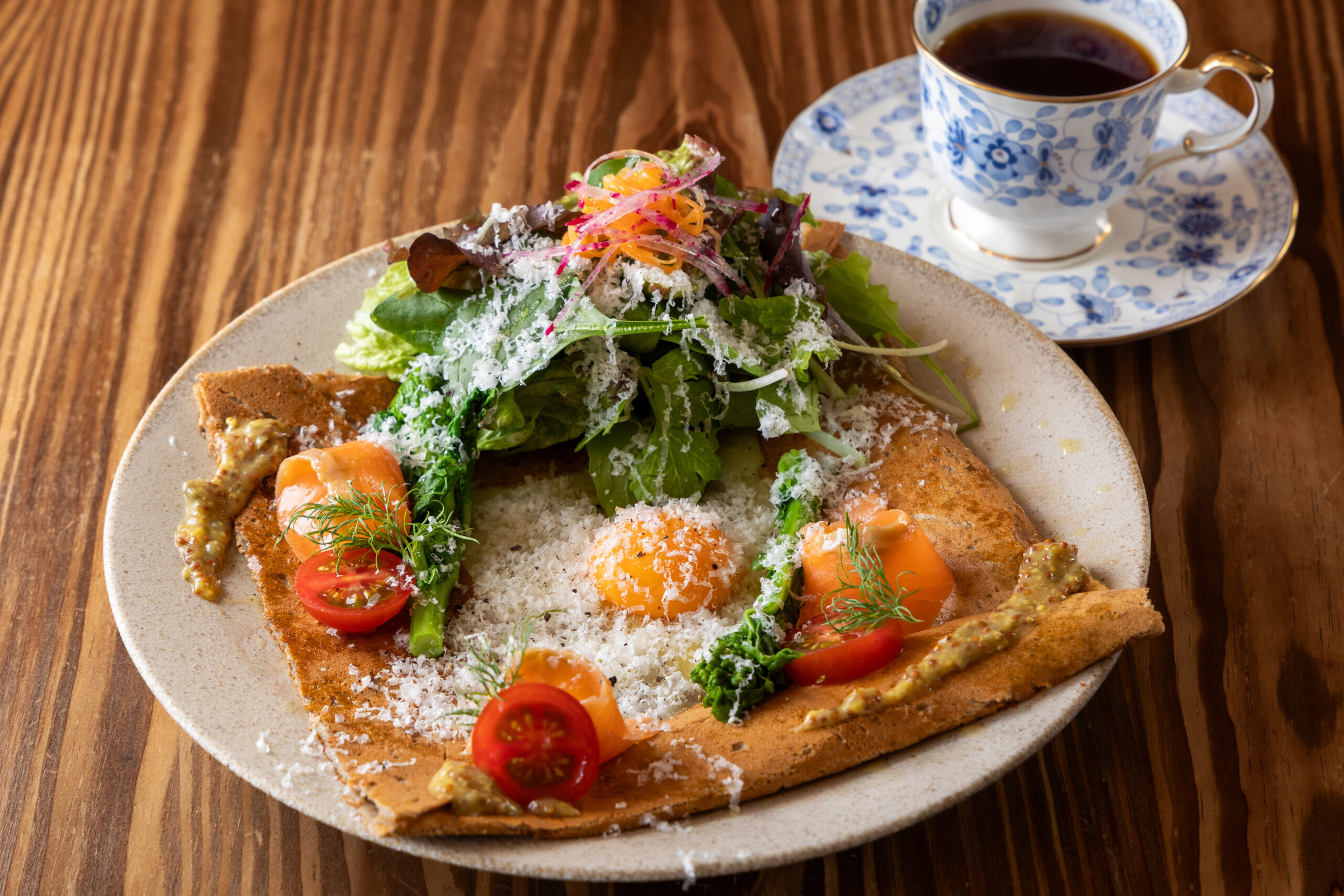 salon de cafe SUCLIER(サロンドカフェ　シュクリエ)スモークサーモンのガレット