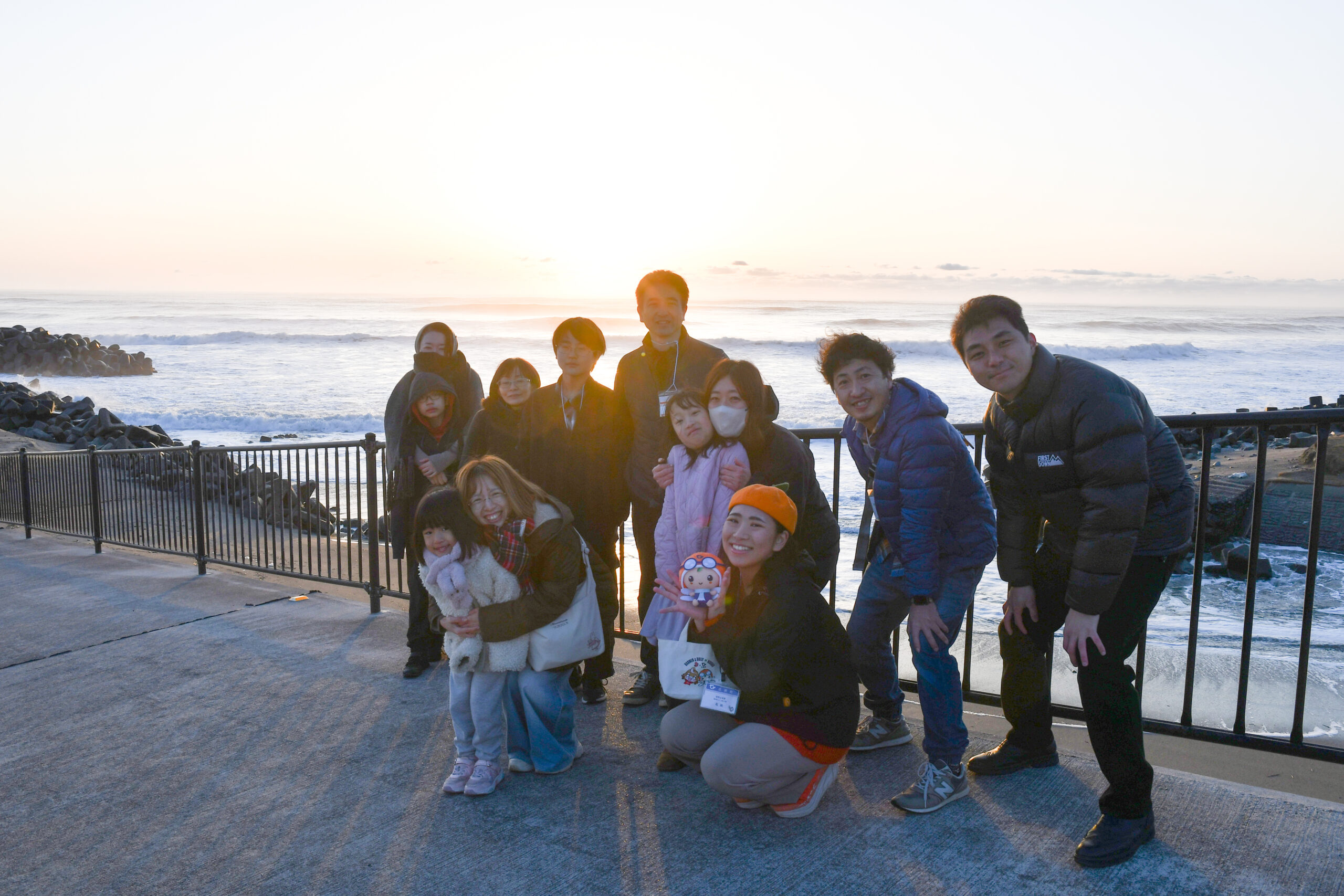 「日本一美しい日の出の町」記念撮影