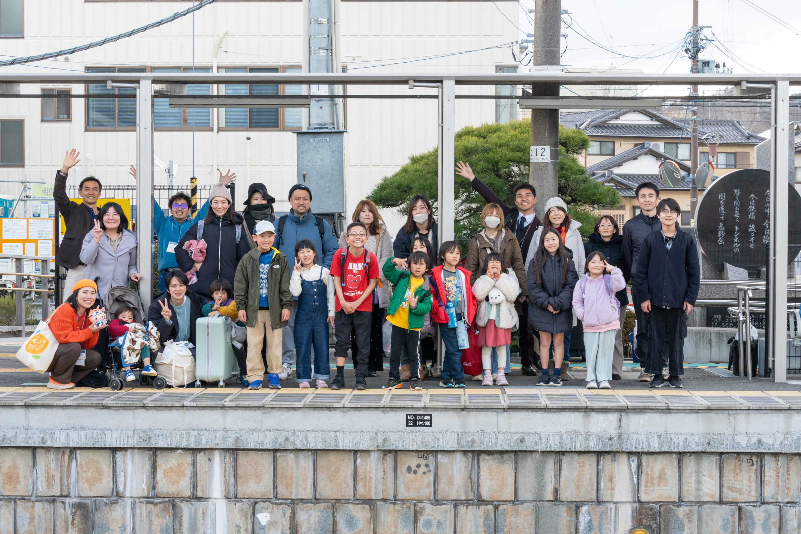 広野駅のホーム集合写真