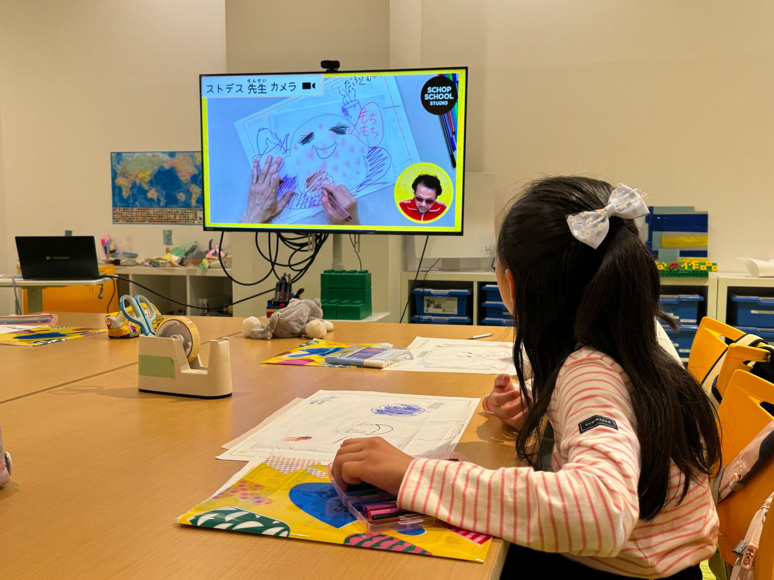 プロナビ 画面を見ている女の子の様子 ベスト学院