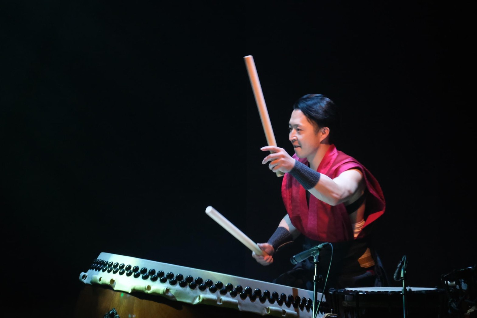 遠藤元気さん和太鼓を演奏している様子