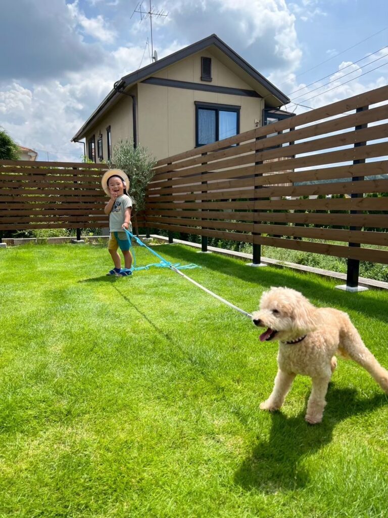 【愛犬と暮らす庭】「おうちドッグラン」で毎日をもっと楽しく！郡山・スプラウトが叶える「LIFE with DOG」プラン。