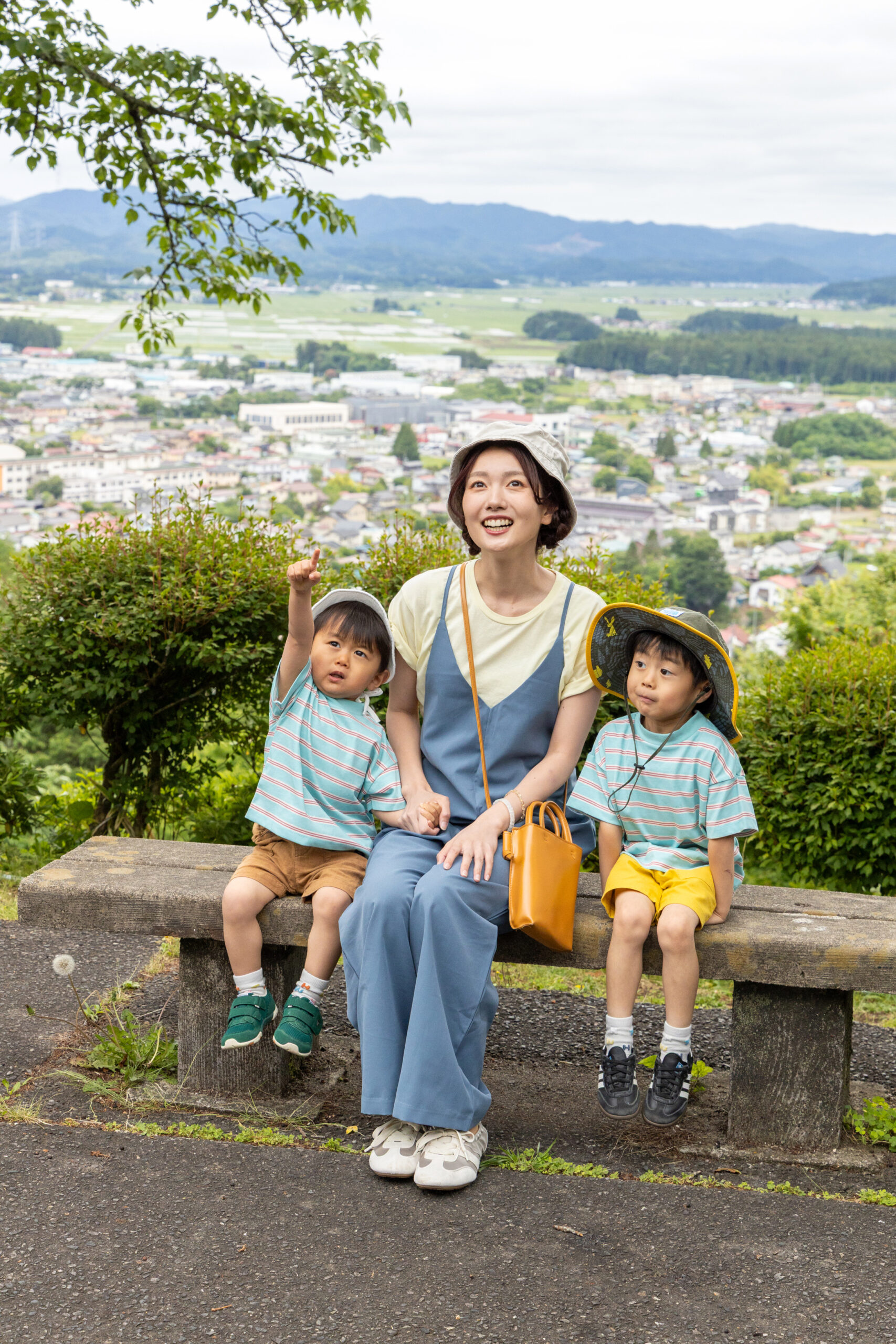 「あさかわ七福神巡り」:城山公園ので一休みしている様子
