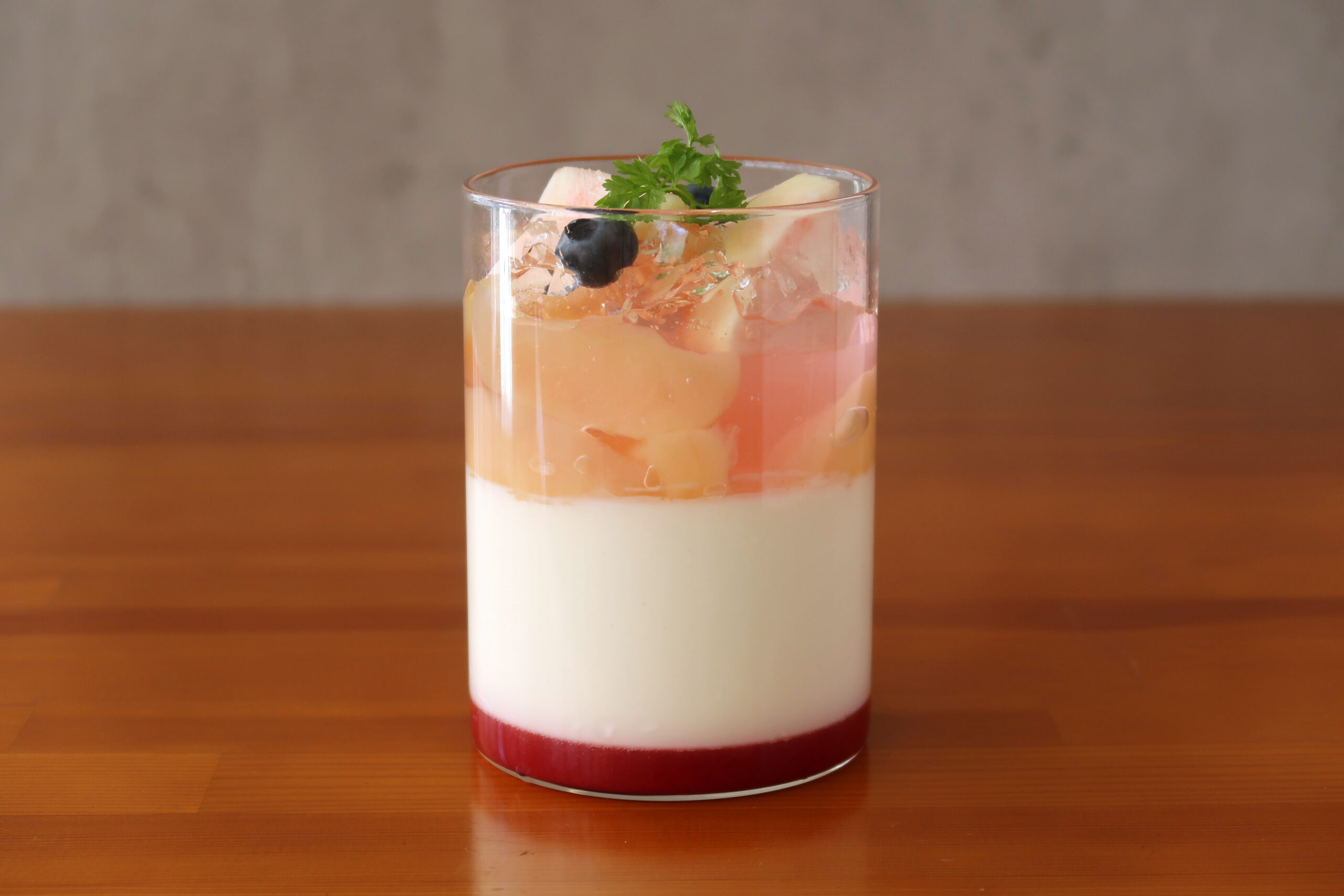【ティールームちゃちゃ】桃が主役の、涼やかな夏スイーツ♪