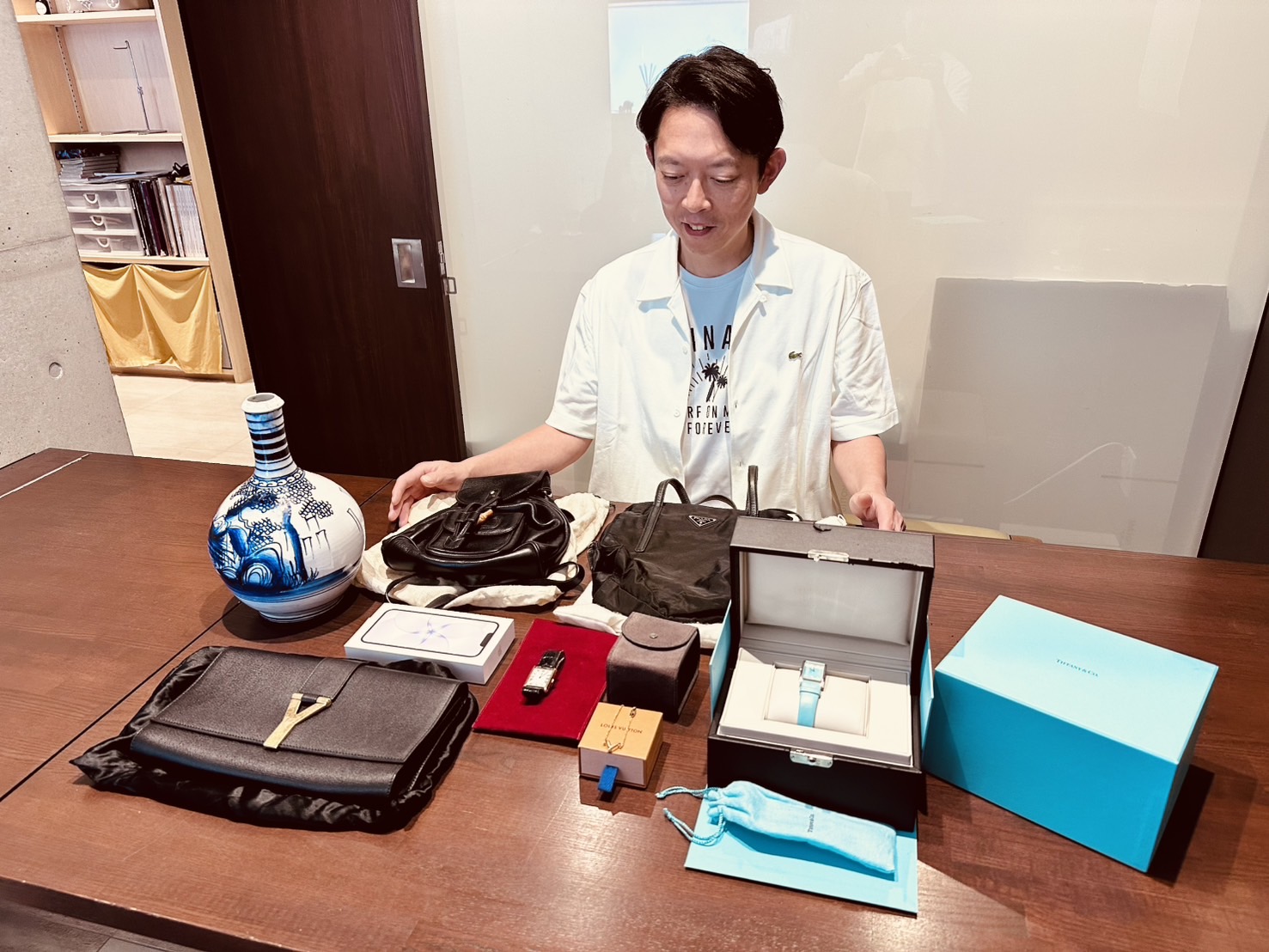 【気ままに、まじめに、終活授業】aruku社員が私物で突撃！「これ、いくらになりますか？」