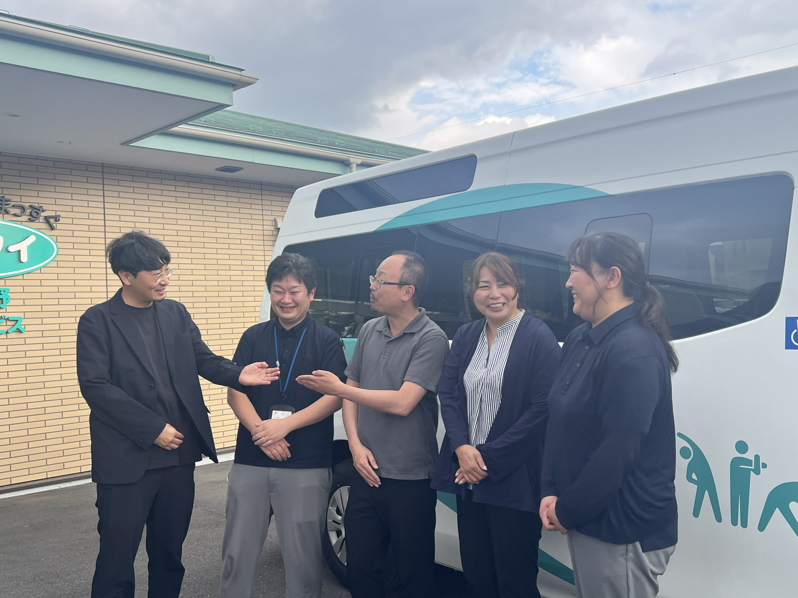 各事業所の代表は定期的に集まり情報を共有。とても明るく、楽しい雰囲気が溢れている。