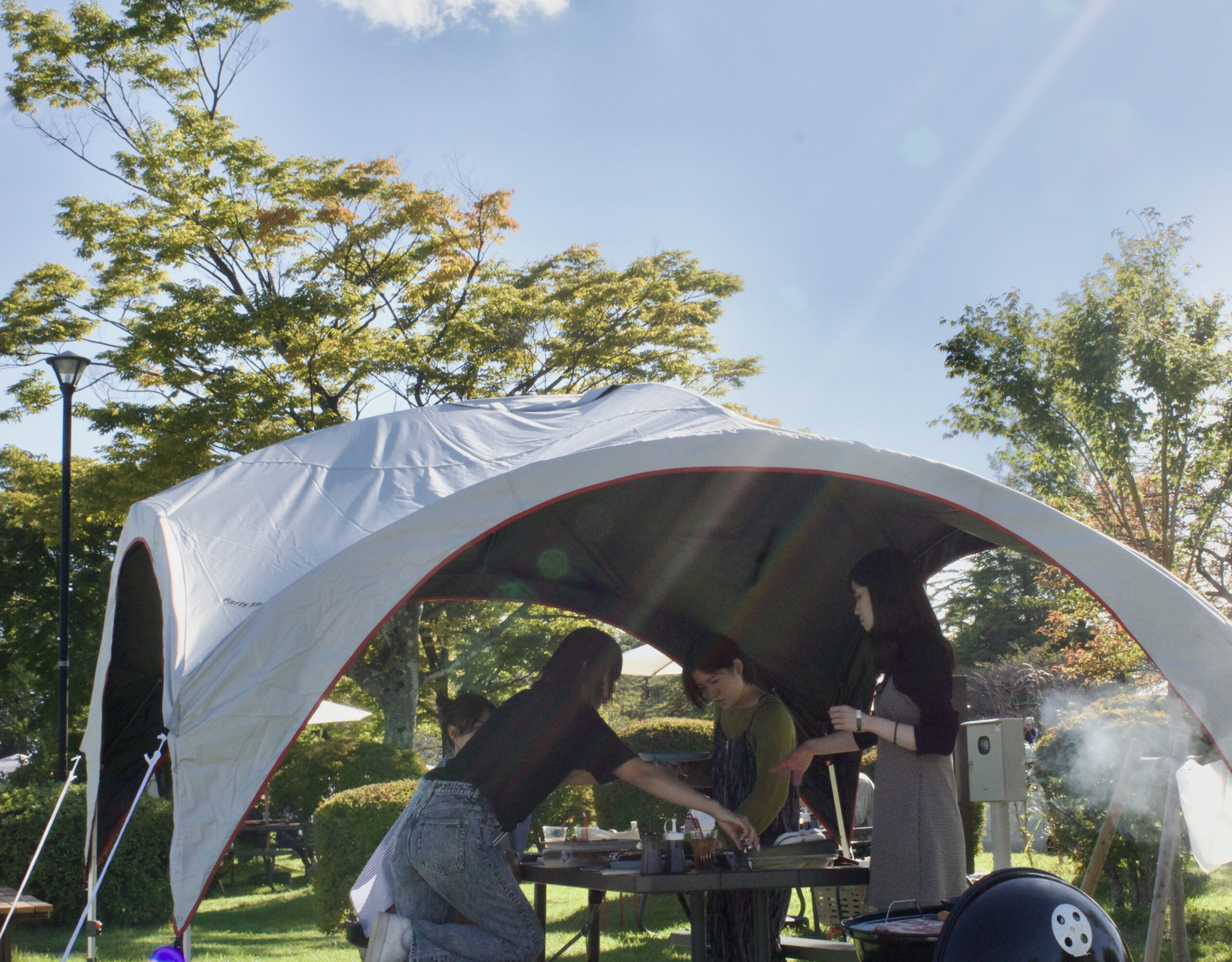 開成山BQ GARDEN:BBQを行っている様子