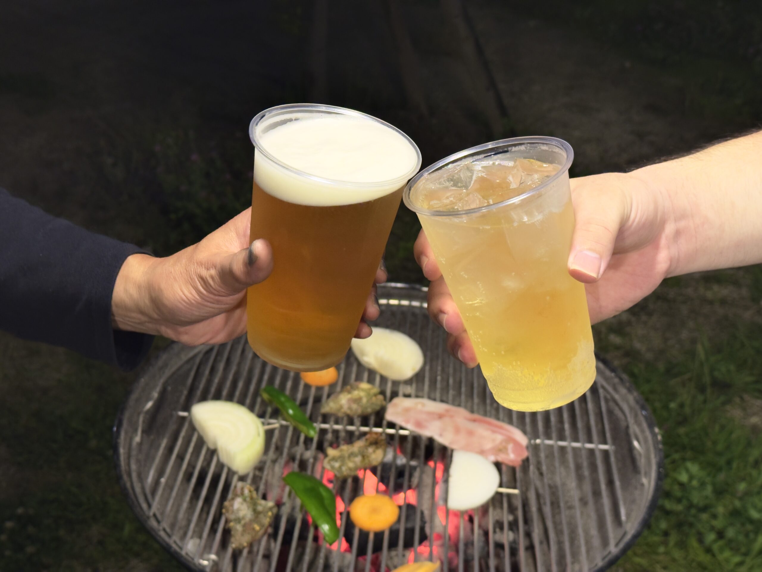 開成山BBQ GARDEN:ビールで乾杯している様子