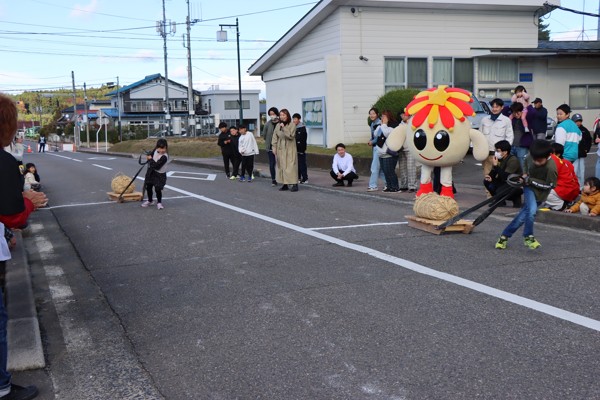 浅川町さんぎょうまつり:米俵引き競争