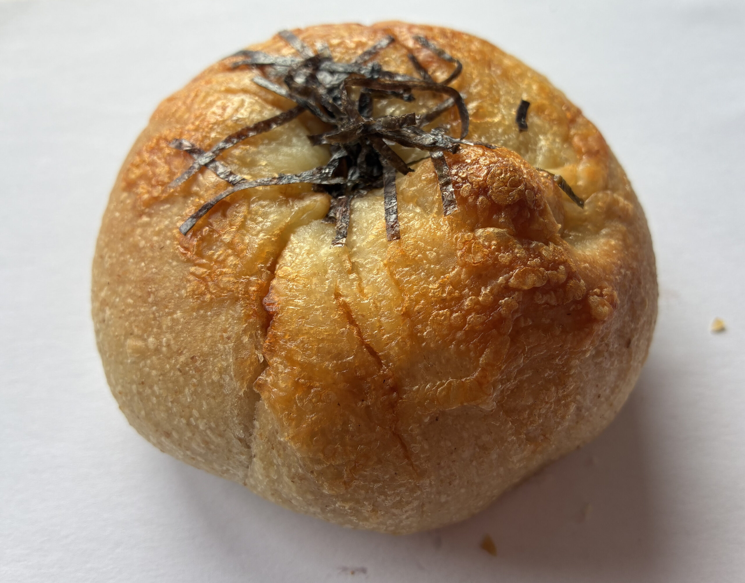 めんたいチーズベーグル(380円)無着色の明太子をたっぷり使用。