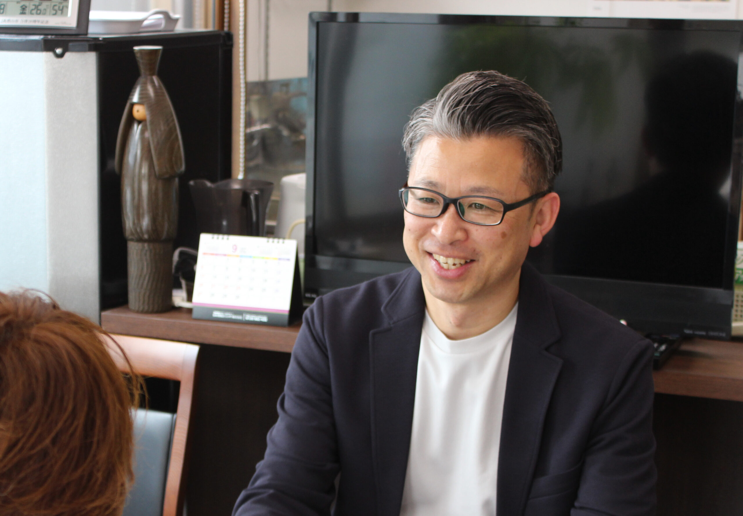 「人と話すのが苦手だった」という話が噓のよう!終始笑顔で取材に応じた横山社長